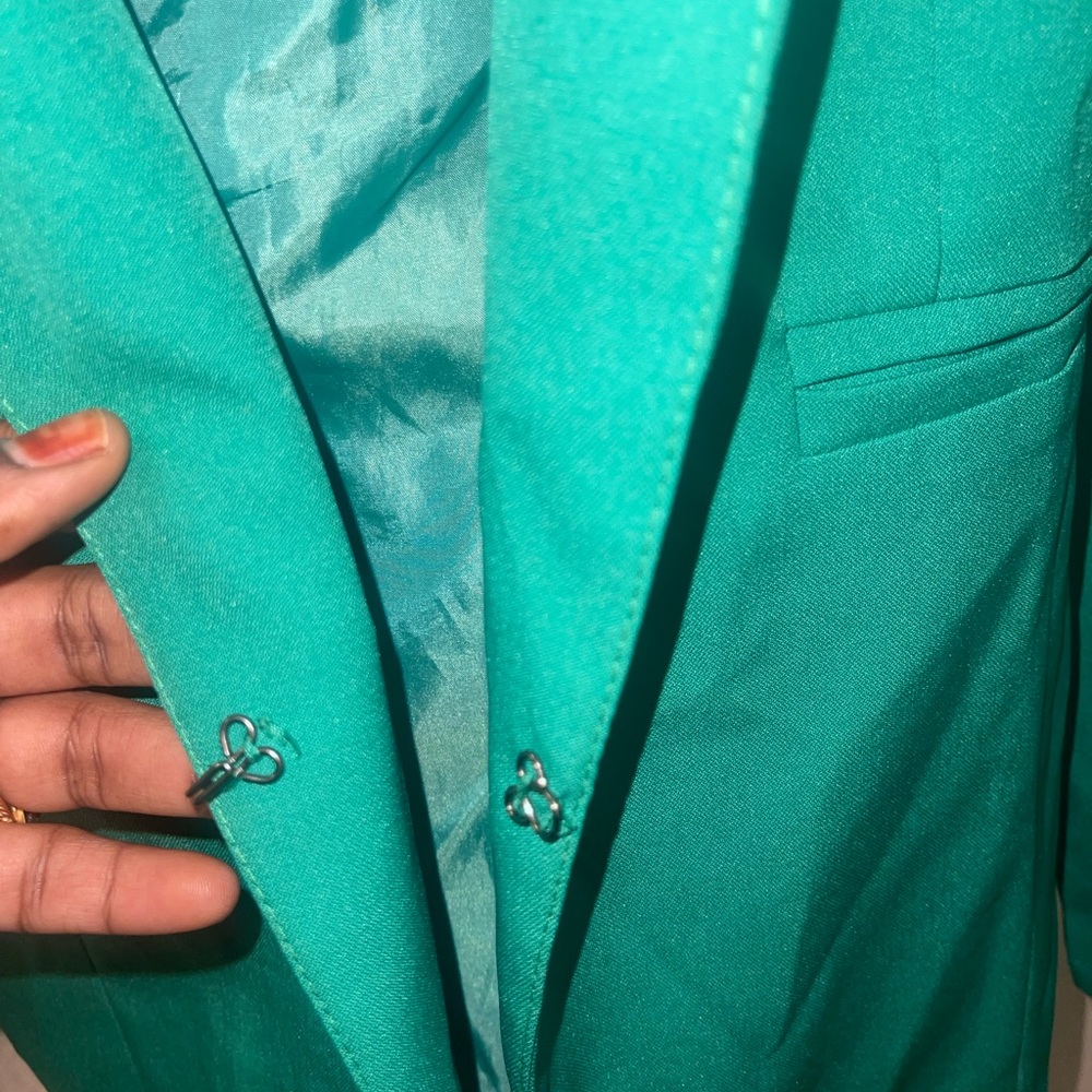 Green blazer size L ( it runs small!) chic attire - Picture 5 of 6